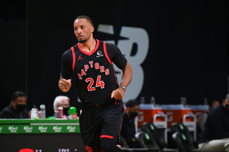 她成功打入 她成功打入