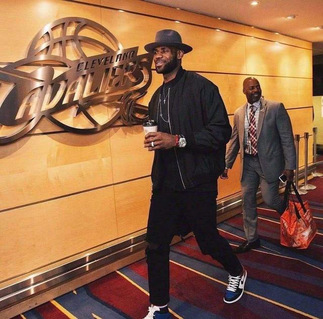 的拉扯里 的拉扯里